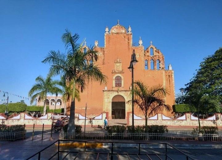 Parroquia de San Juan Bautista en el centro de Tekax